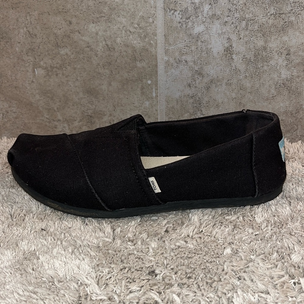 Toms left shoe only size 7